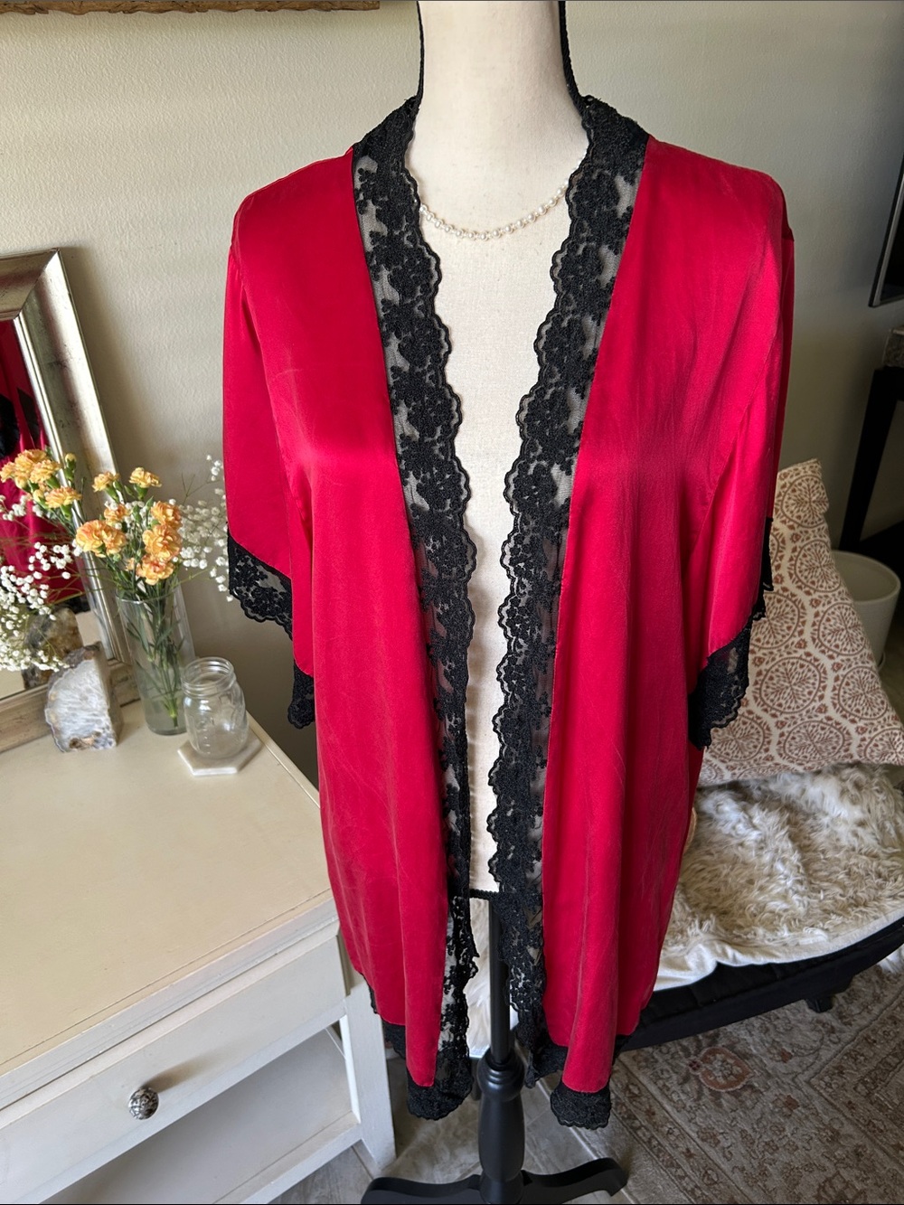 Victoria secret Vtg 80’s red silk blk lace trim short robe OS